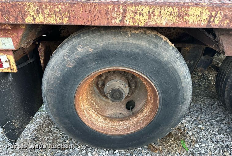 image for item LK9773 1978 Belshe T-10 drop deck trailer