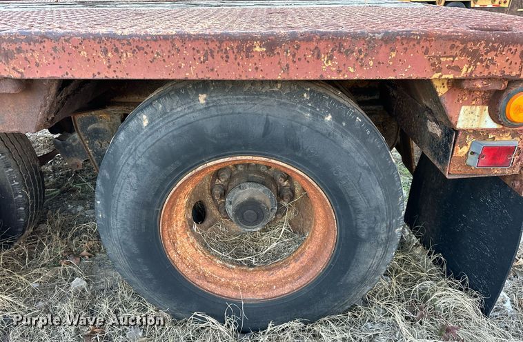 image for item LK9773 1978 Belshe T-10 drop deck trailer