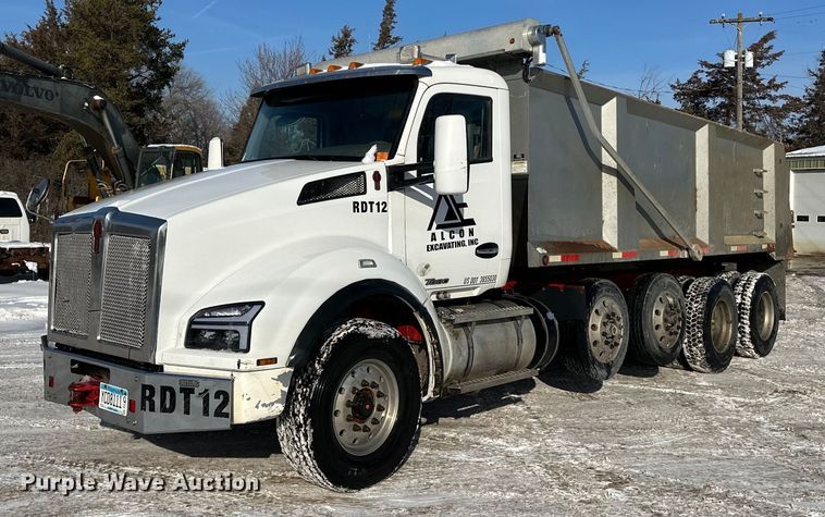 image for item LO9470 2016 Kenworth  T880 dump truck