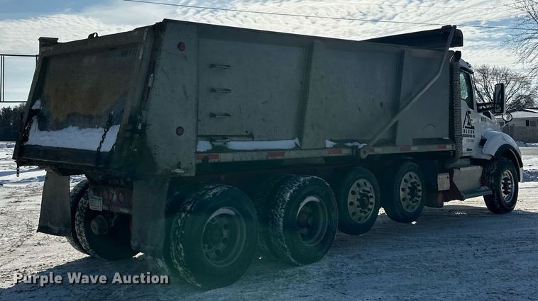 image for item LO9470 2016 Kenworth  T880 dump truck