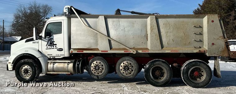 image for item LO9470 2016 Kenworth  T880 dump truck