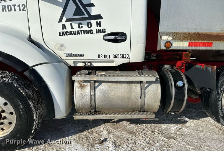 image for item LO9470 2016 Kenworth  T880 dump truck