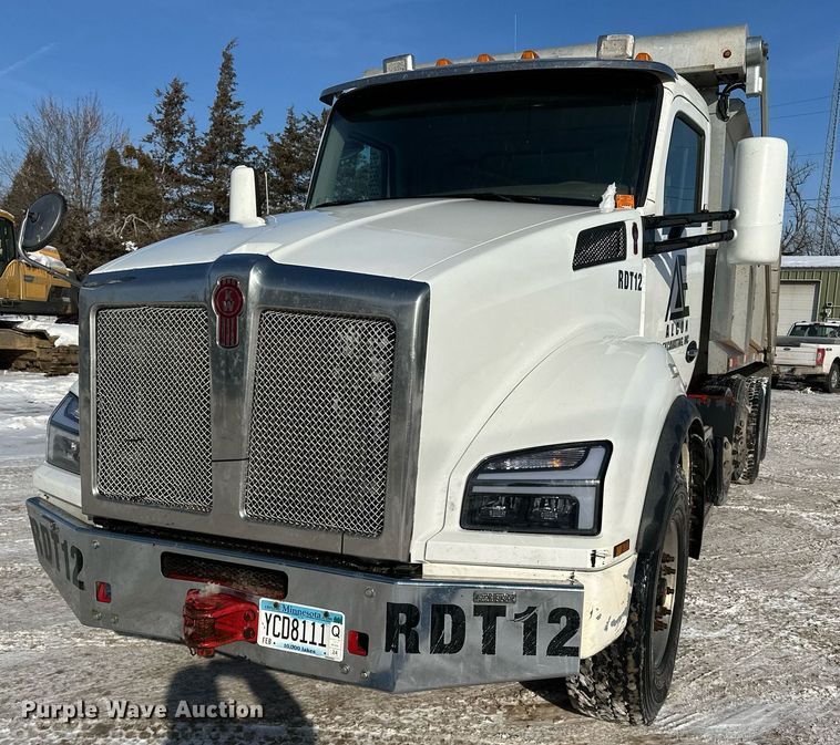 image for item LO9470 2016 Kenworth  T880 dump truck