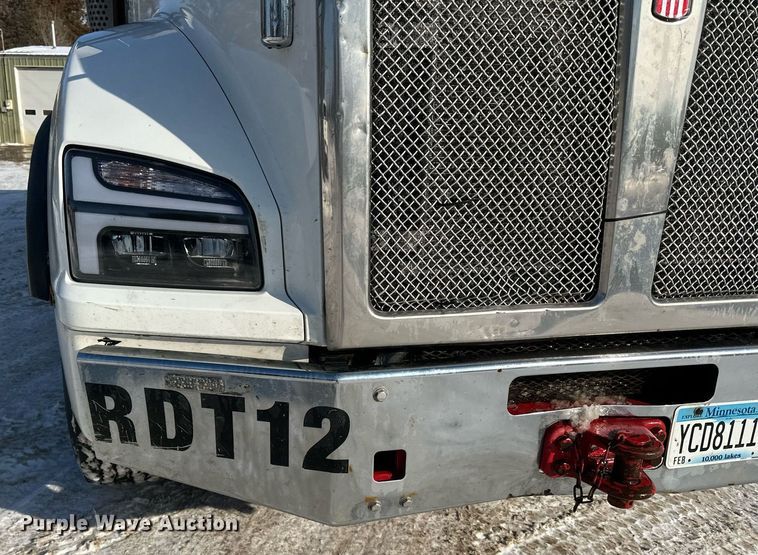 image for item LO9470 2016 Kenworth  T880 dump truck
