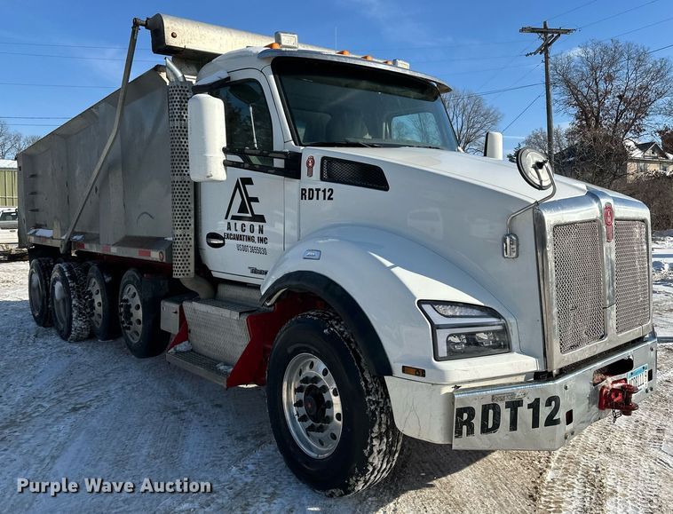 image for item LO9470 2016 Kenworth  T880 dump truck