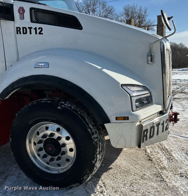 image for item LO9470 2016 Kenworth  T880 dump truck