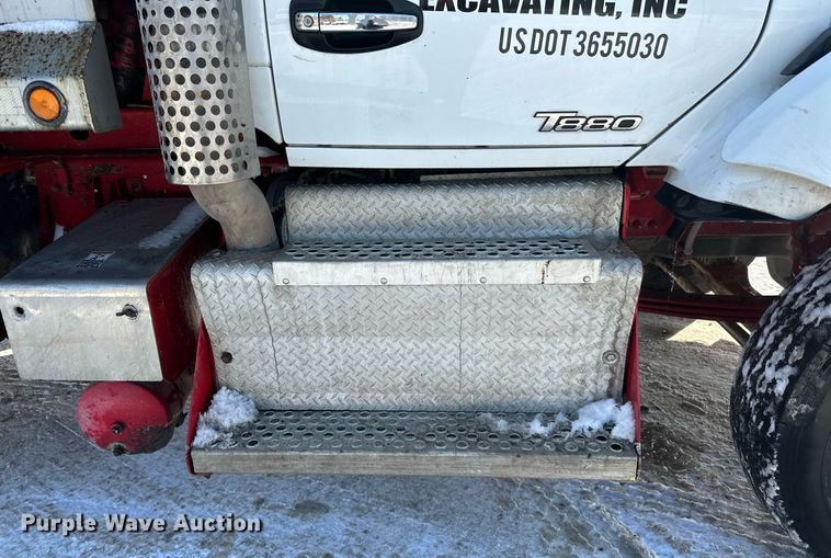 image for item LO9470 2016 Kenworth  T880 dump truck