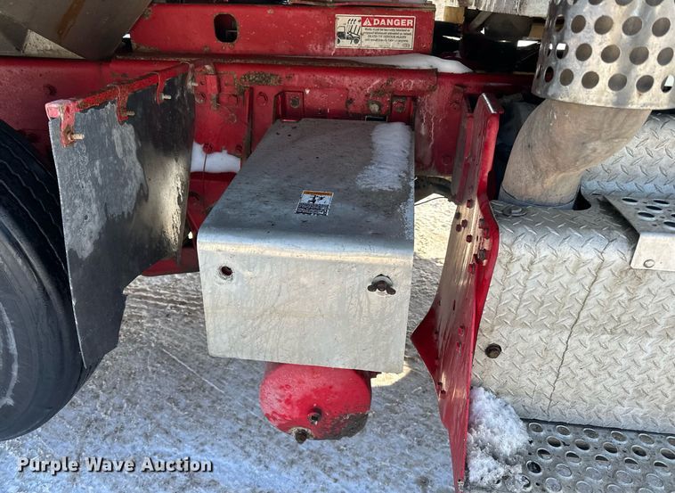 image for item LO9470 2016 Kenworth  T880 dump truck