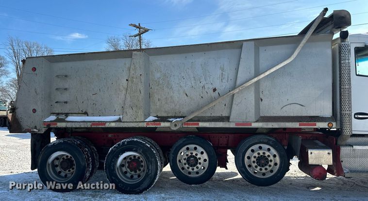 image for item LO9470 2016 Kenworth  T880 dump truck
