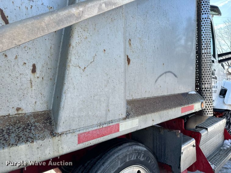 image for item LO9470 2016 Kenworth  T880 dump truck