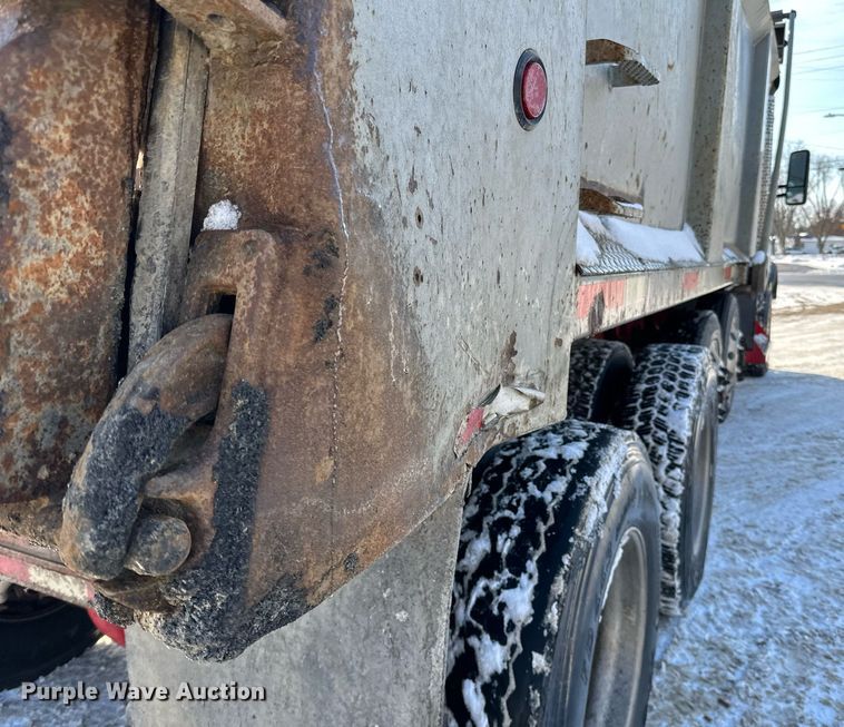 image for item LO9470 2016 Kenworth  T880 dump truck