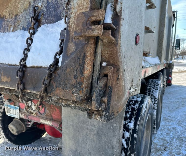 image for item LO9470 2016 Kenworth  T880 dump truck