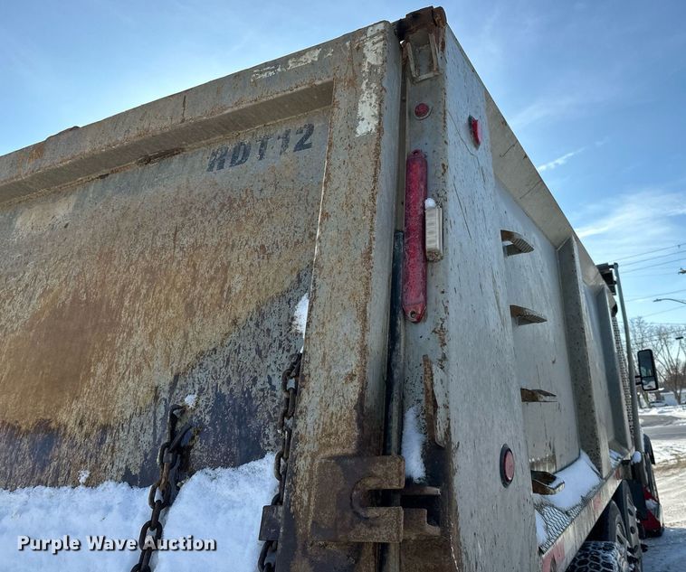 image for item LO9470 2016 Kenworth  T880 dump truck