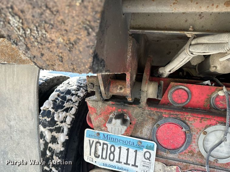 image for item LO9470 2016 Kenworth  T880 dump truck