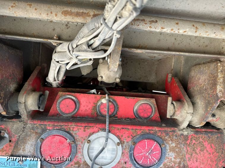 image for item LO9470 2016 Kenworth  T880 dump truck