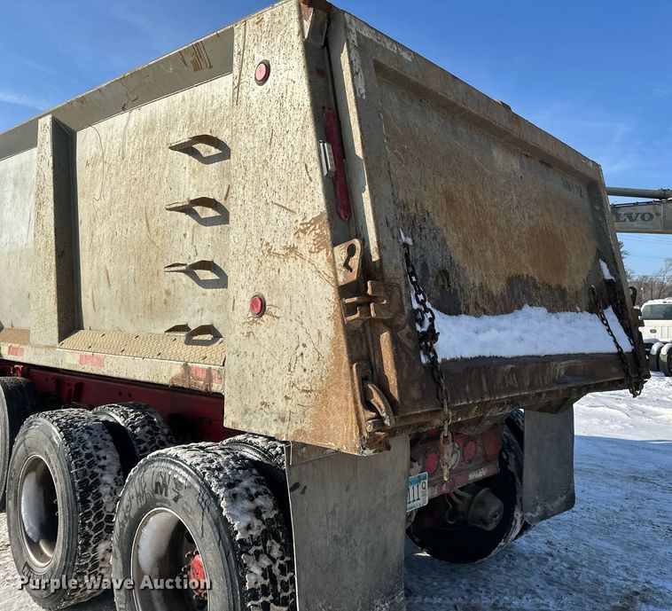 image for item LO9470 2016 Kenworth  T880 dump truck