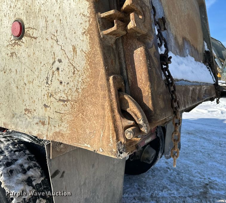 image for item LO9470 2016 Kenworth  T880 dump truck