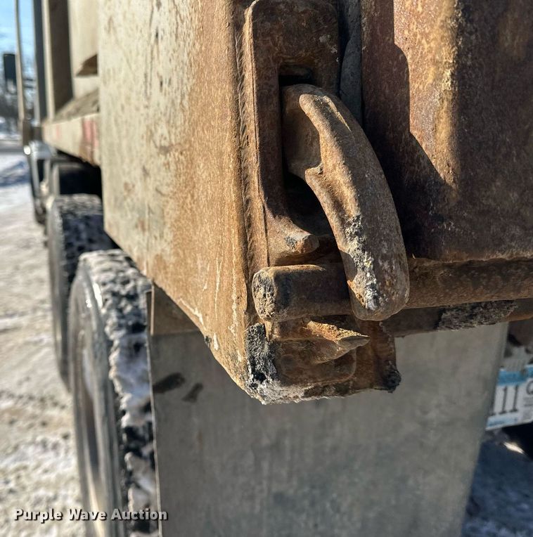 image for item LO9470 2016 Kenworth  T880 dump truck