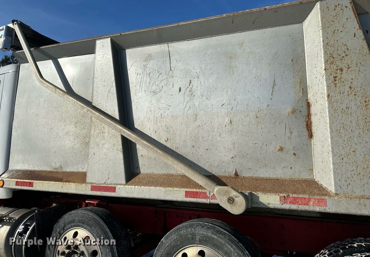 image for item LO9470 2016 Kenworth  T880 dump truck