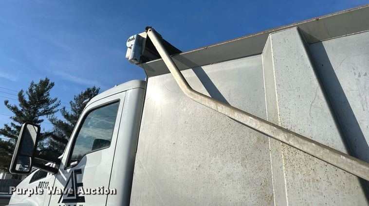 image for item LO9470 2016 Kenworth  T880 dump truck