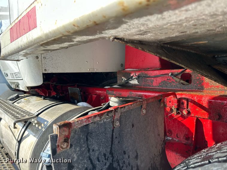 image for item LO9470 2016 Kenworth  T880 dump truck