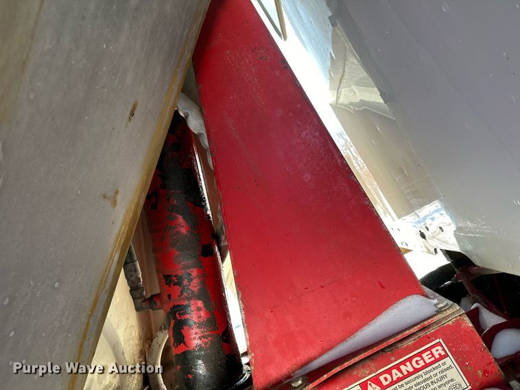 image for item LO9470 2016 Kenworth  T880 dump truck