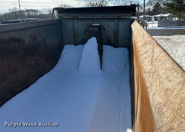 image for item LO9470 2016 Kenworth  T880 dump truck