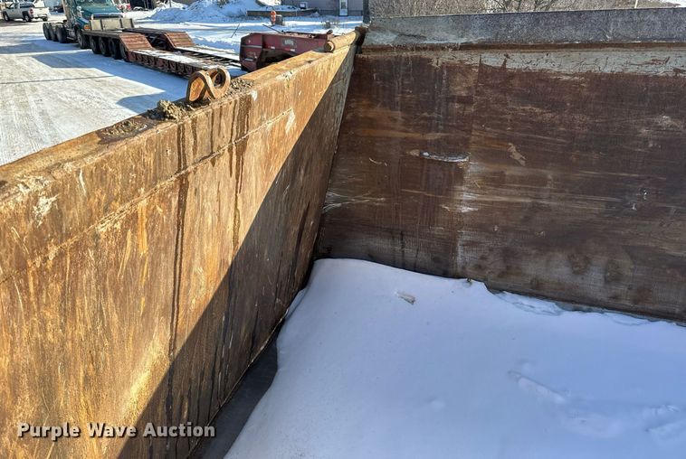 image for item LO9470 2016 Kenworth  T880 dump truck