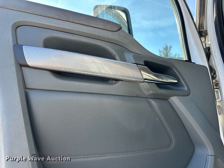 image for item LO9470 2016 Kenworth  T880 dump truck