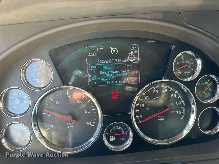 image for item LO9470 2016 Kenworth  T880 dump truck