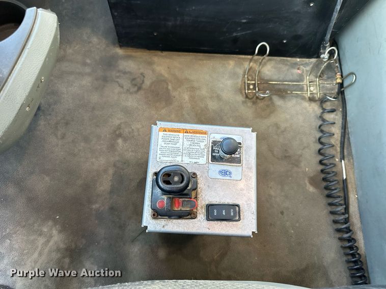 image for item LO9470 2016 Kenworth  T880 dump truck