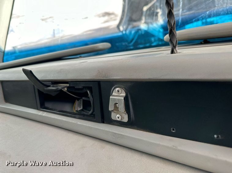 image for item LO9470 2016 Kenworth  T880 dump truck