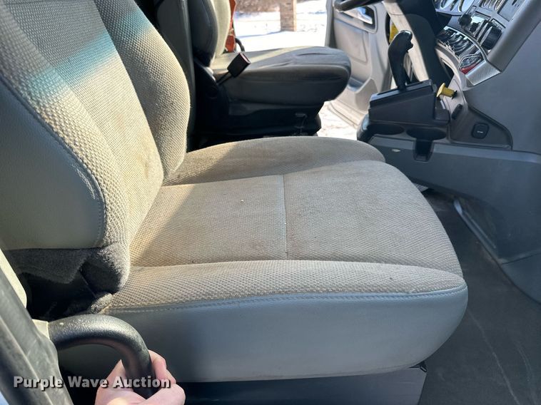 image for item LO9470 2016 Kenworth  T880 dump truck