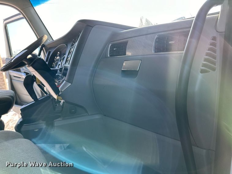 image for item LO9470 2016 Kenworth  T880 dump truck