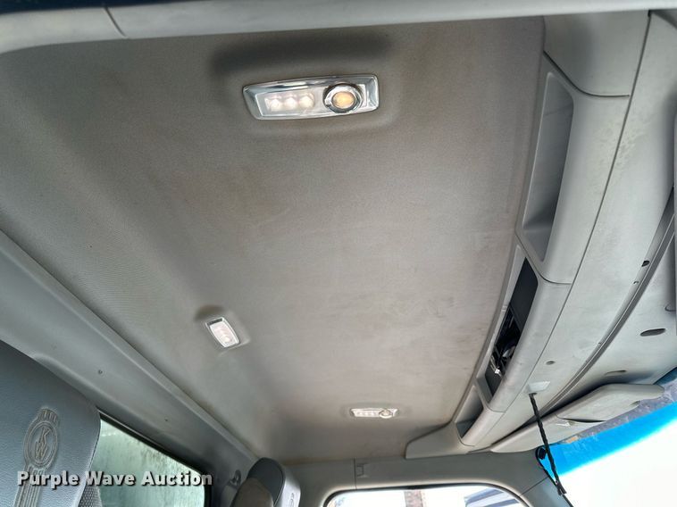 image for item LO9470 2016 Kenworth  T880 dump truck