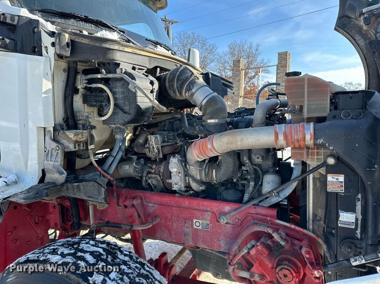 image for item LO9470 2016 Kenworth  T880 dump truck