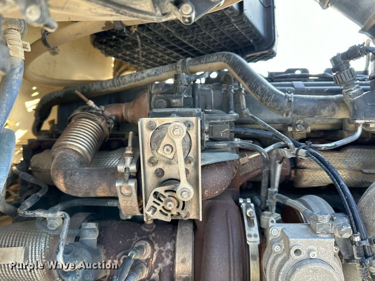 image for item LO9470 2016 Kenworth  T880 dump truck