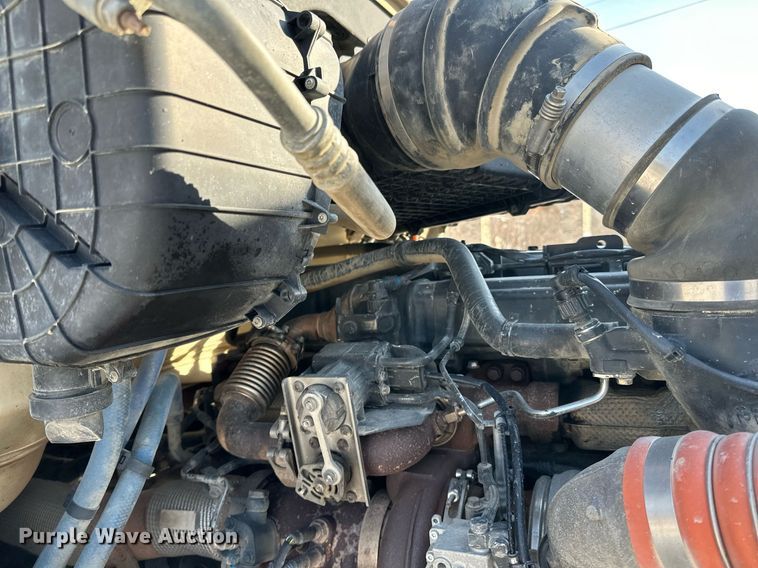 image for item LO9470 2016 Kenworth  T880 dump truck