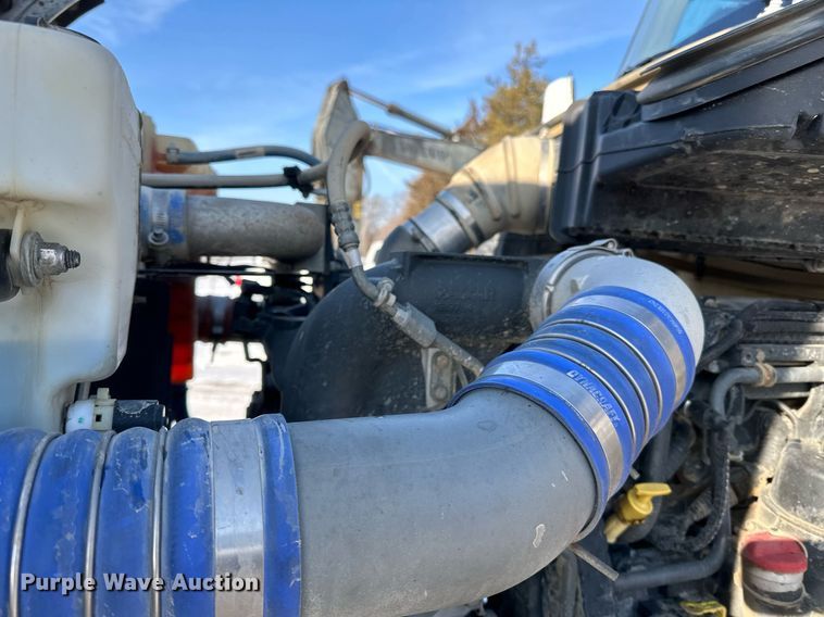 image for item LO9470 2016 Kenworth  T880 dump truck