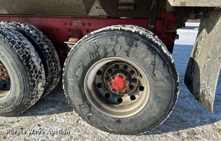 image for item LO9470 2016 Kenworth  T880 dump truck