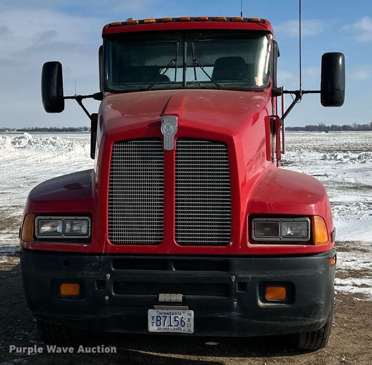 image for item LO9471 1994 Kenworth T600 semi truck