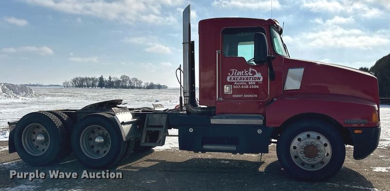 image for item LO9471 1994 Kenworth T600 semi truck