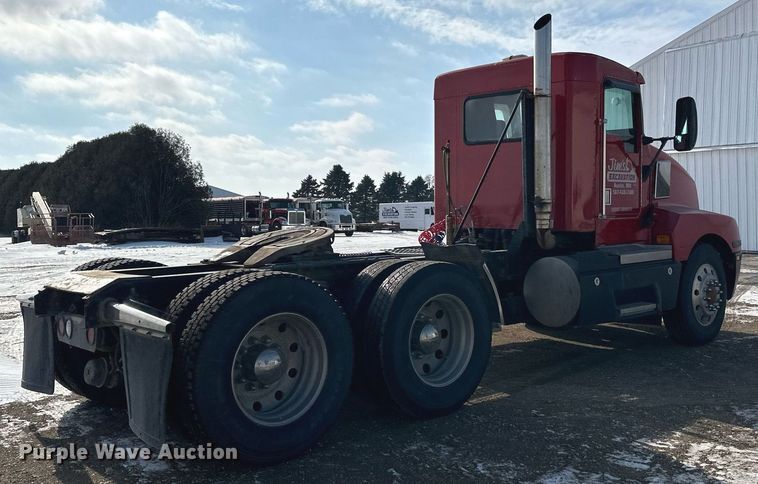 image for item LO9471 1994 Kenworth T600 semi truck