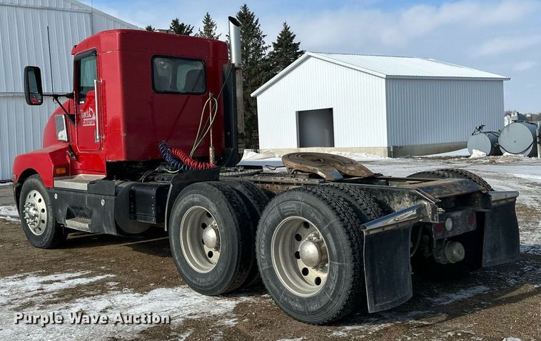 image for item LO9471 1994 Kenworth T600 semi truck