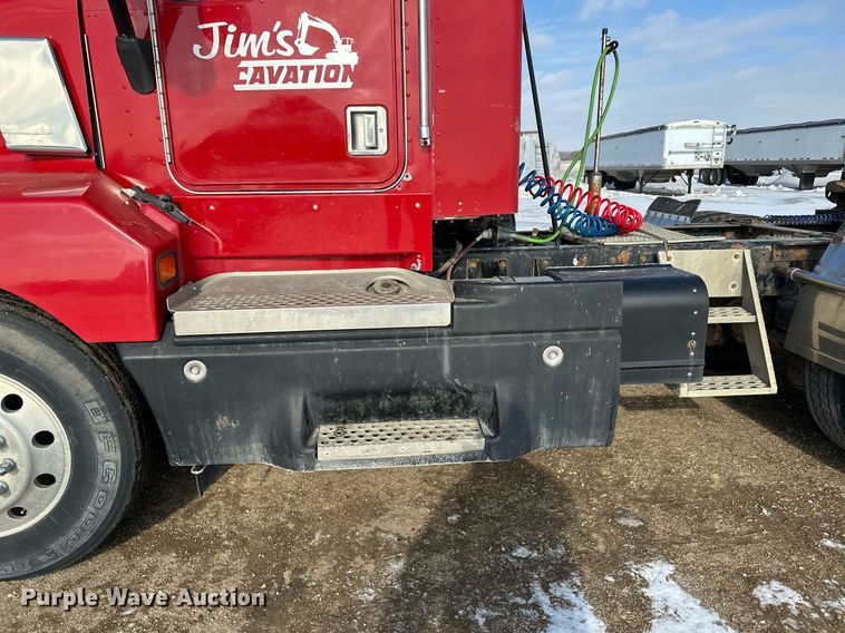 image for item LO9471 1994 Kenworth T600 semi truck