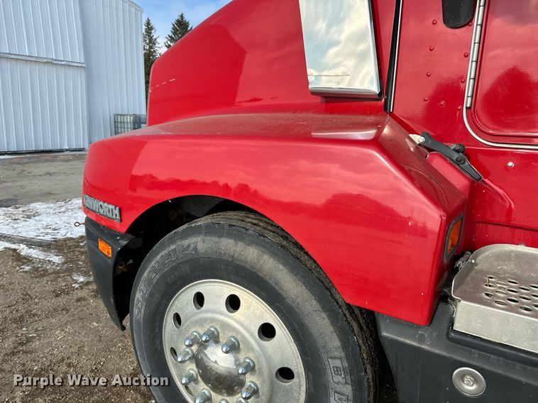 image for item LO9471 1994 Kenworth T600 semi truck