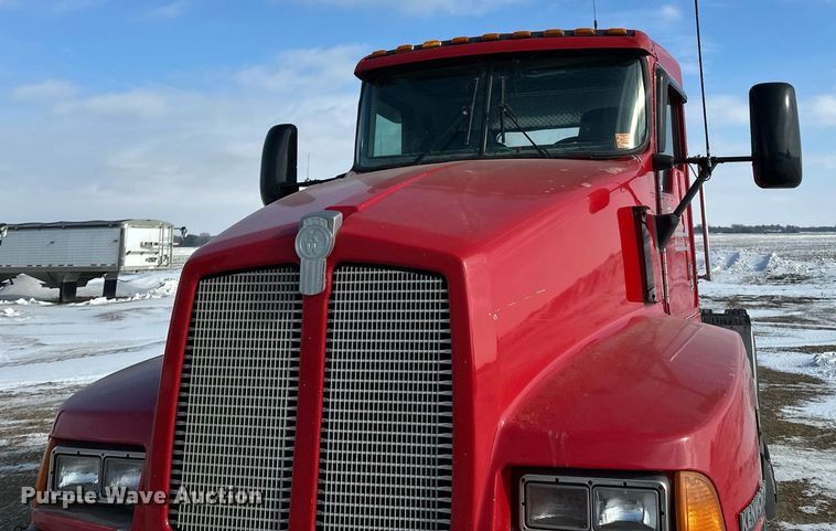 image for item LO9471 1994 Kenworth T600 semi truck
