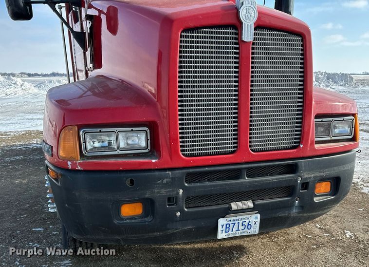 image for item LO9471 1994 Kenworth T600 semi truck
