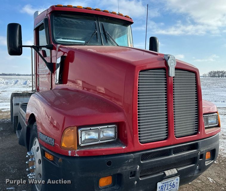 image for item LO9471 1994 Kenworth T600 semi truck
