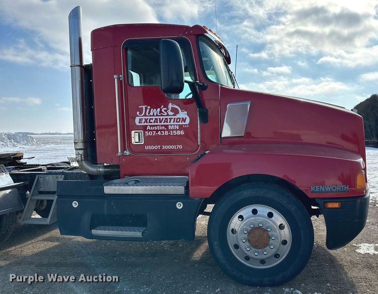 image for item LO9471 1994 Kenworth T600 semi truck